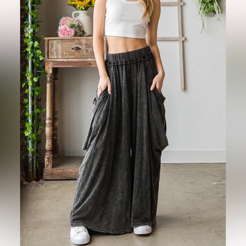 Oli & Hali Washed Black Wide-Leg Pocket Harem Pants - Picture 3 of 4